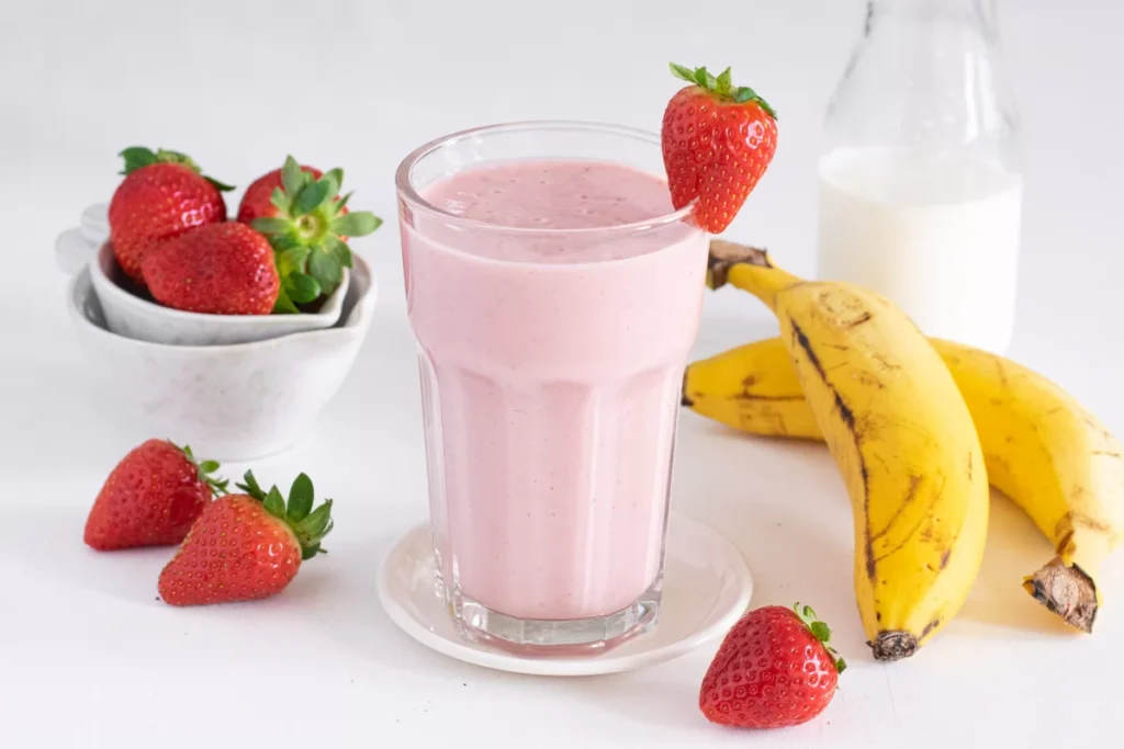 Batido de maca con plátano y fresas